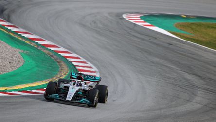 Posledný deň testov suverénne ovládol Mercedes. Z Barcelony spokojne odchádza aj Verstappen
