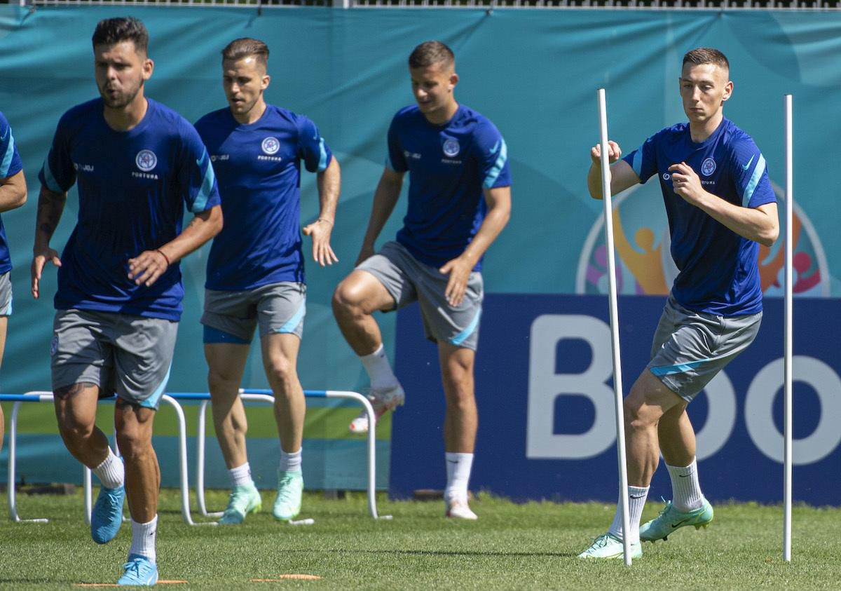 Slovenskí futbaloví reprezentanti sprava Róbert Boženík, Ľubomír Šatka, Peter Pekarík a Michal Ďuriš.