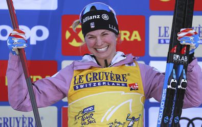 Tour de Ski: Američanka Digginsová zdolala v špurte 3. etapy Švédku Karlssonovú a je novou líderkou
