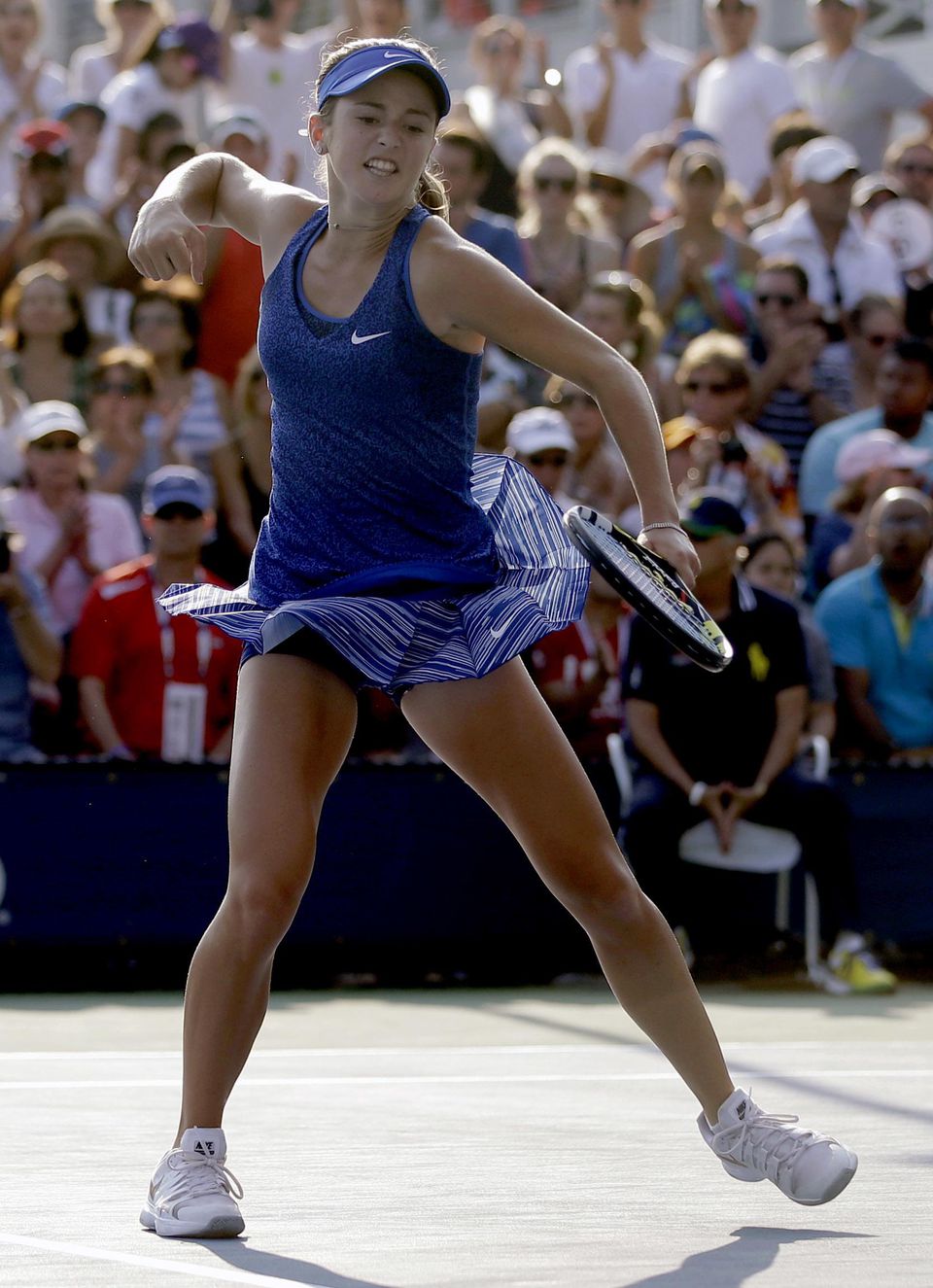Catherine Bellisová s víťazným gestom po úspešnom údere v zápase 1. kola grandslamového turnaja US Open proti Slovenke Dominike Cibulkovej.