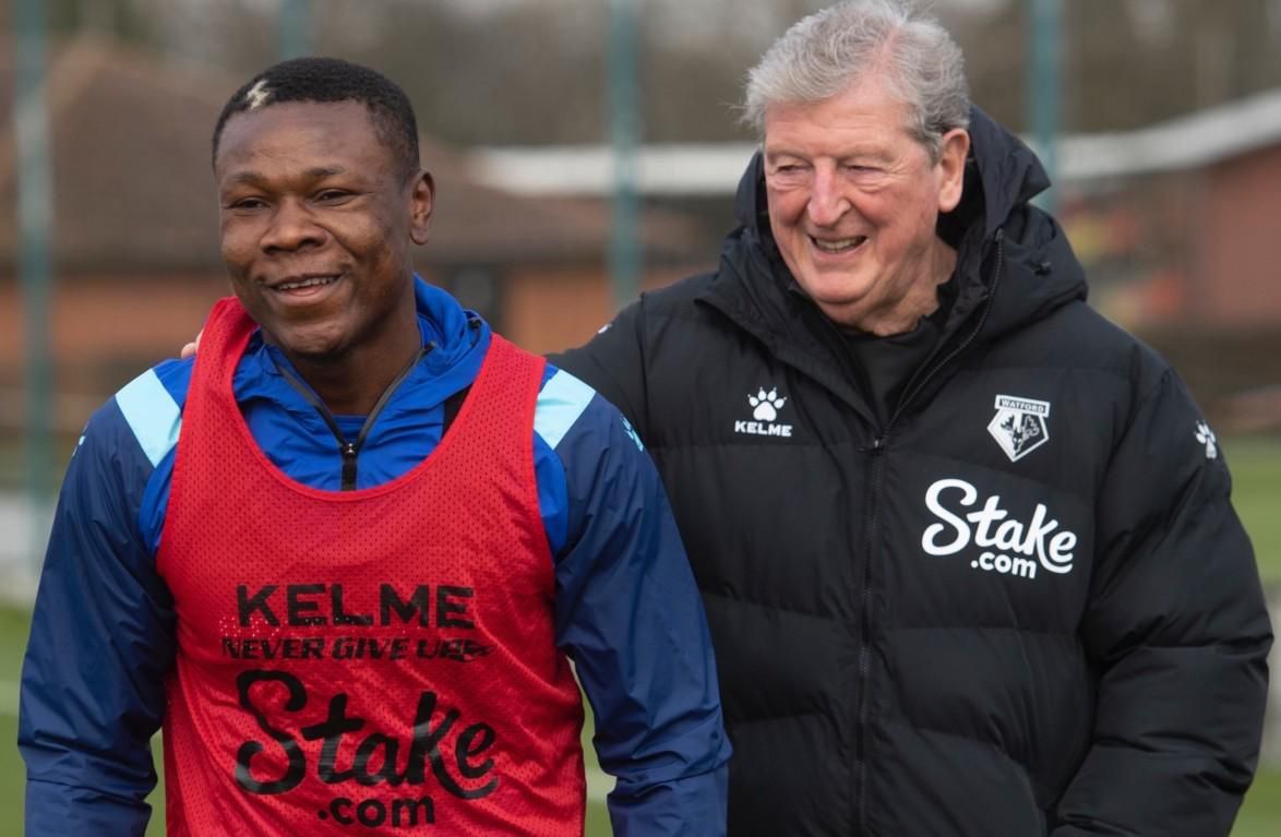 Samuel Kalu a Roy Hodgson na tréningu Watfordu