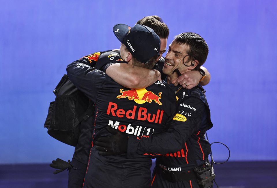 Max Verstappen sa raduje z víťazstva na Veľkej cene Saudskej Arábie 2022.