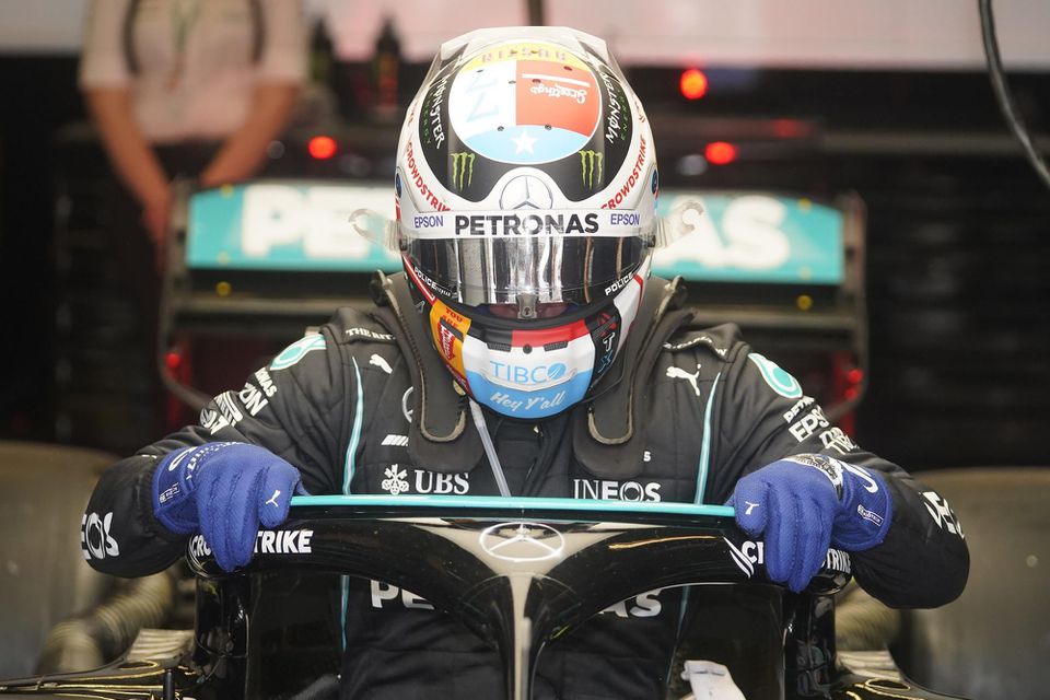 Fínsky pilot Valtteri Bottas z tímu Mercedes.