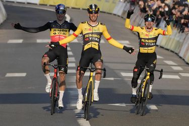 Paríž-Nice: Tím Jumbo-Visma ovládol úvodnú etapu, žltý dres si obliekol Laporte