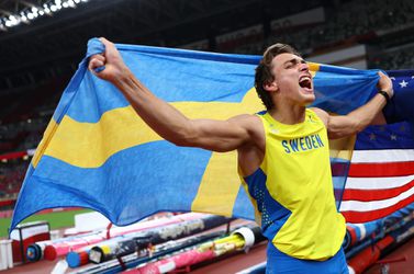 Armand Duplantis tretíkrát prekonal svetový rekord v skoku o žrdi