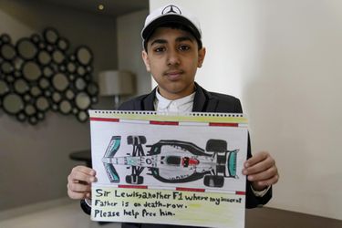 Chlapec z Bahrajnu prosí Lewisa Hamiltona: Môj otec je v cele smrti, pomôžte ho oslobodiť