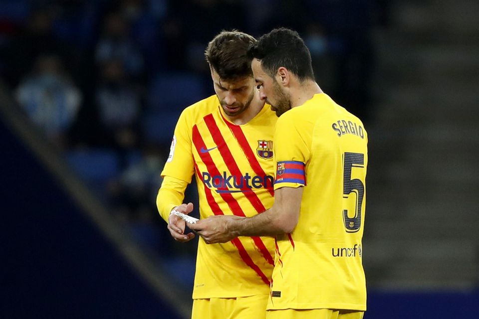 Futbalisti FC Barcelony Gerard Piqué and Sergio Busquets (vpravo)