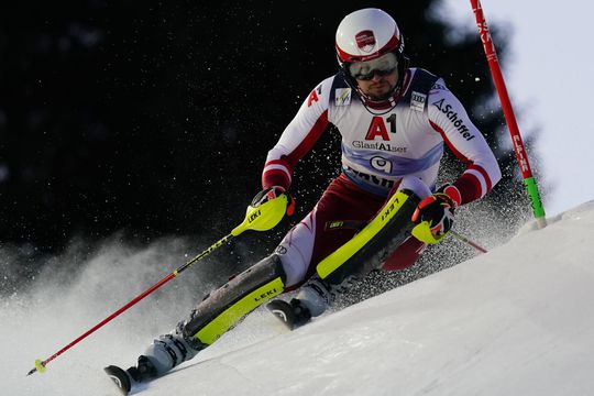 Svetový pohár: Po prvom kole slalomu vo Flachau je na čele Strolz. Kristoffersen spravil veľkú chybu