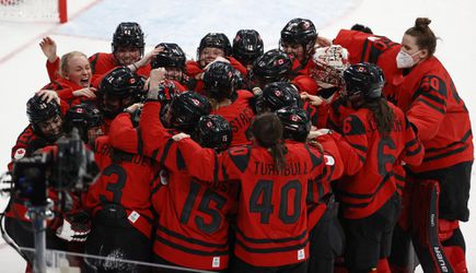 ZOH 2022: Kanaďanky si pripísali rekordný triumf, v severoamerickom finále zdolali obhajkyne z USA
