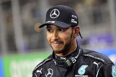 Lewis Hamilton si už čoskoro zmení meno
