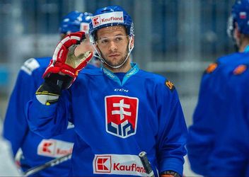 ZOH 2022: Ďalší problém pre slovenských hokejistov, Rosandič mal po prílete pozitívny test