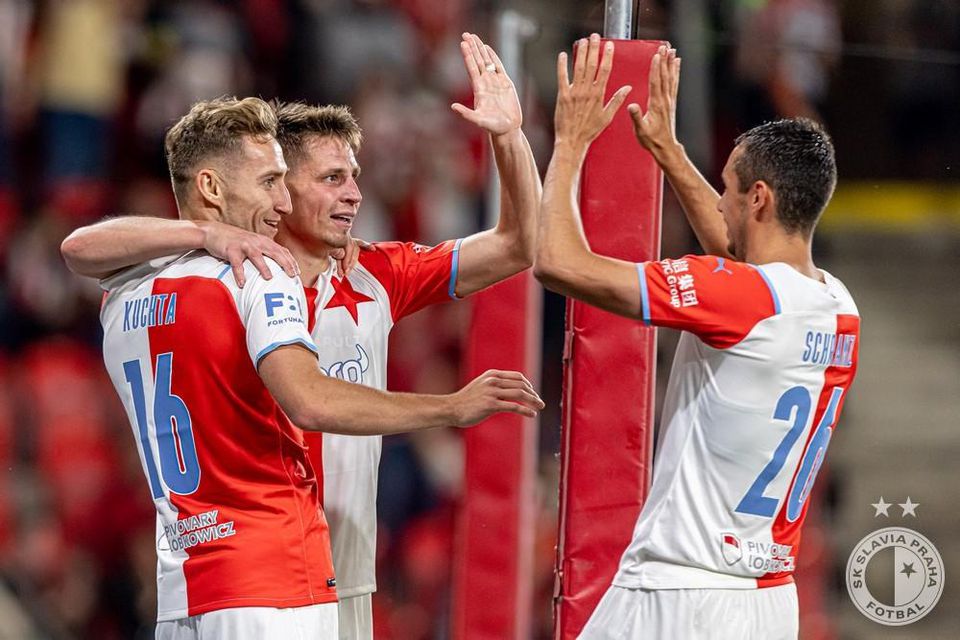 Hráči SK Slavia Praha, vpravo Ivan Schranz
