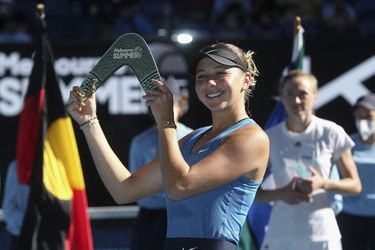WTA Melbourne Summer Set 2: Anisimová vo finále zdolala Sasnovičovú v troch setoch