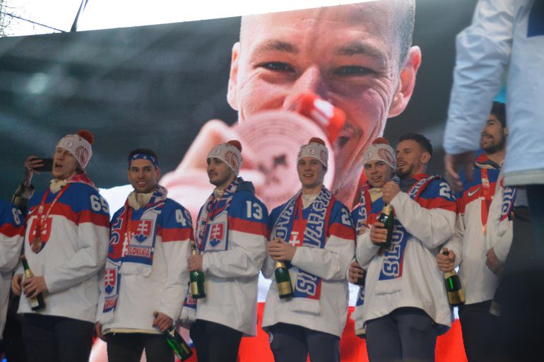 Bronzoví slovenskí hokejoví reprezentanti zo ZOH 2022