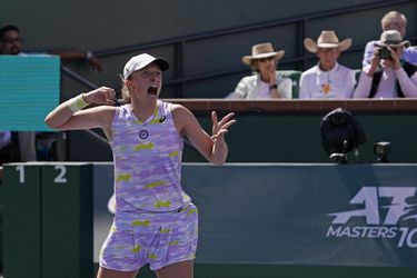 WTA Indian Wells: Iga Swiateková po hladkom víťazstve oslavuje zisk titulu