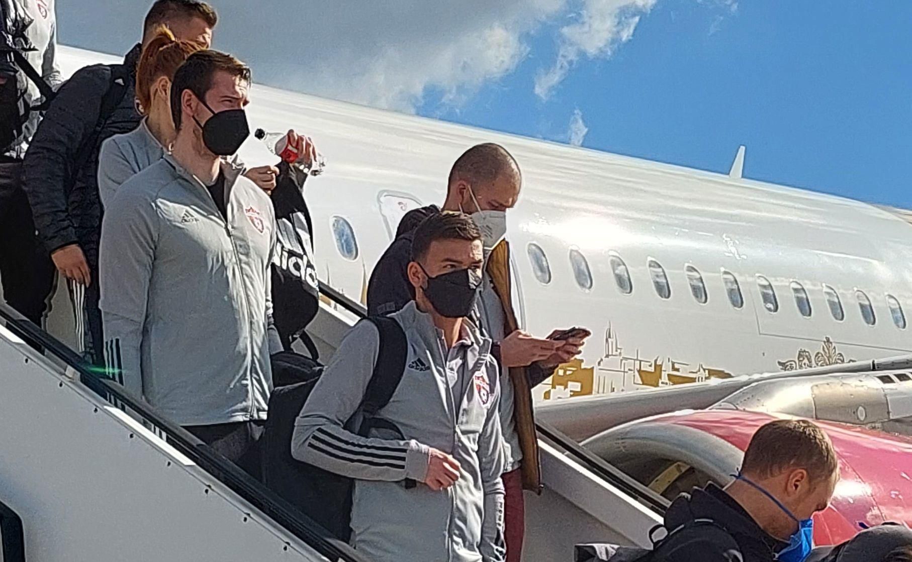 MIchal Gašparík vychádza z lietdala na Malte