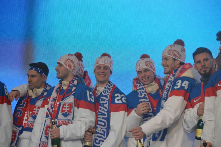Bronzoví slovenskí hokejoví reprezentanti zo ZOH 2022