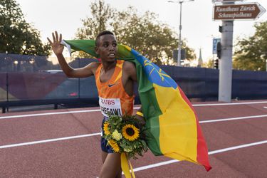 Etiópčania Aregawi a Tayeová zlepšili svetové rekordy v cestnom behu na 5 km