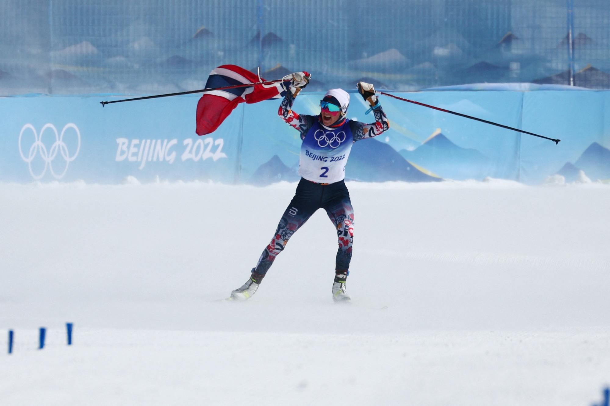 Therese Johaugová so zlatom na ZOH 2022 v Pekingu