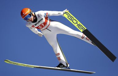 Líderku Svetového pohára v skokoch na lyžiach vyradil z Pekingu koronavírus