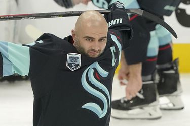 Nováčik zo Seattlu vymenil svojho kapitána do Toronta Maple Leafs