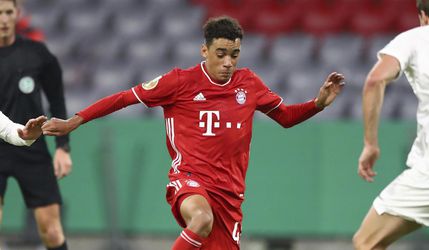 Jamal Musiala bude chýbať Bayernu Mníchov. Mal pozitívny test