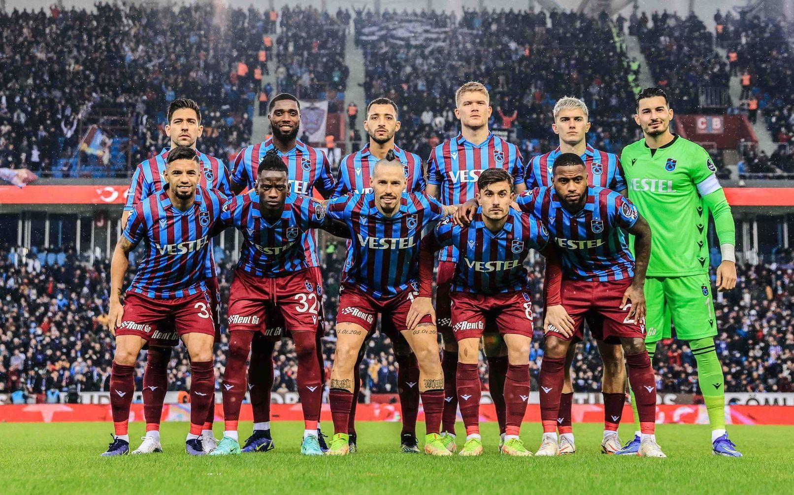 Turecký Trabzonspor, v strede Marek Hamšík