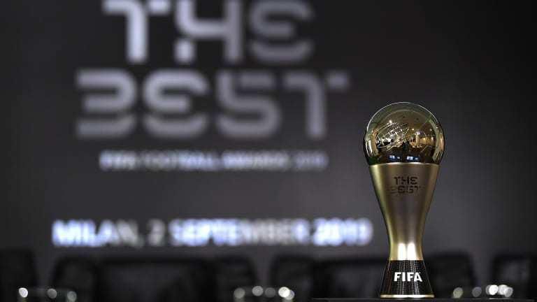 Ocenenie FIFA The Best pripomína svojím tvarom trofej pre víťaza MS vo futbale.