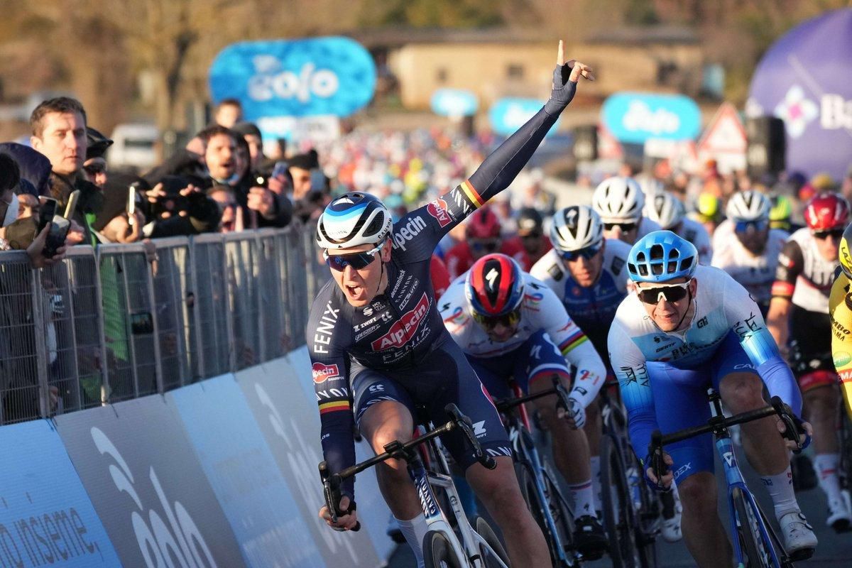 Peter Sagan v pozadí na Tirreno Adriatico