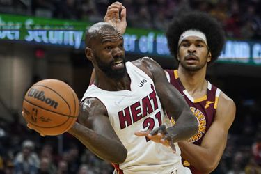 NBA: Dedmon z Miami Heat si poranil koleno a bude chýbať približne dva týždne