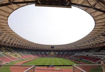 Finále Afrického pohára národov sa odohrá na štadióne, kde v tlačenici zahynulo osem ľudí