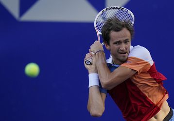 ATP Acapulco: Medvedev oslávil post svetovej jednotky víťazstvom. V semifinále ho čaká Nadal