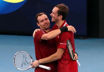ATP Cup: Rusi postúpili do semifinále, Briti zdolali USA