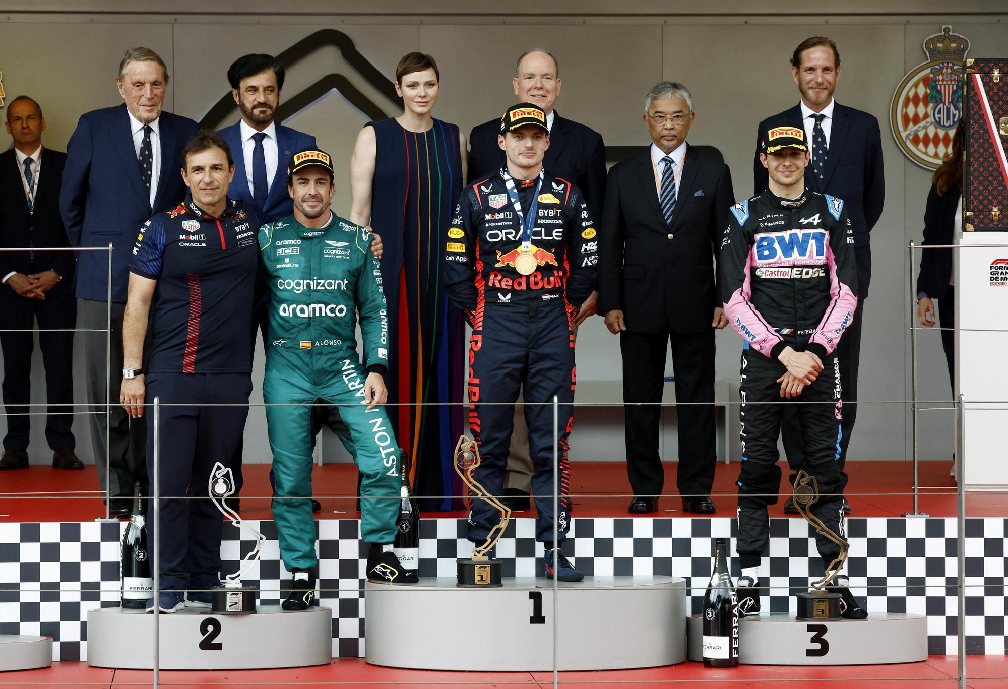 Max Verstappen vyhral Veľkú cenu Monaka pred druhým Fernandom Alonson a tretím Estebanom Oconom