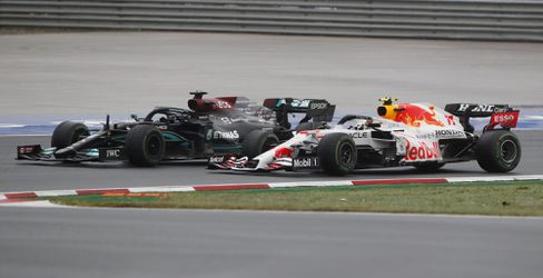 Red Bull nechápe obrovskú rýchlosť Mercedesu. Čo sa stalo?