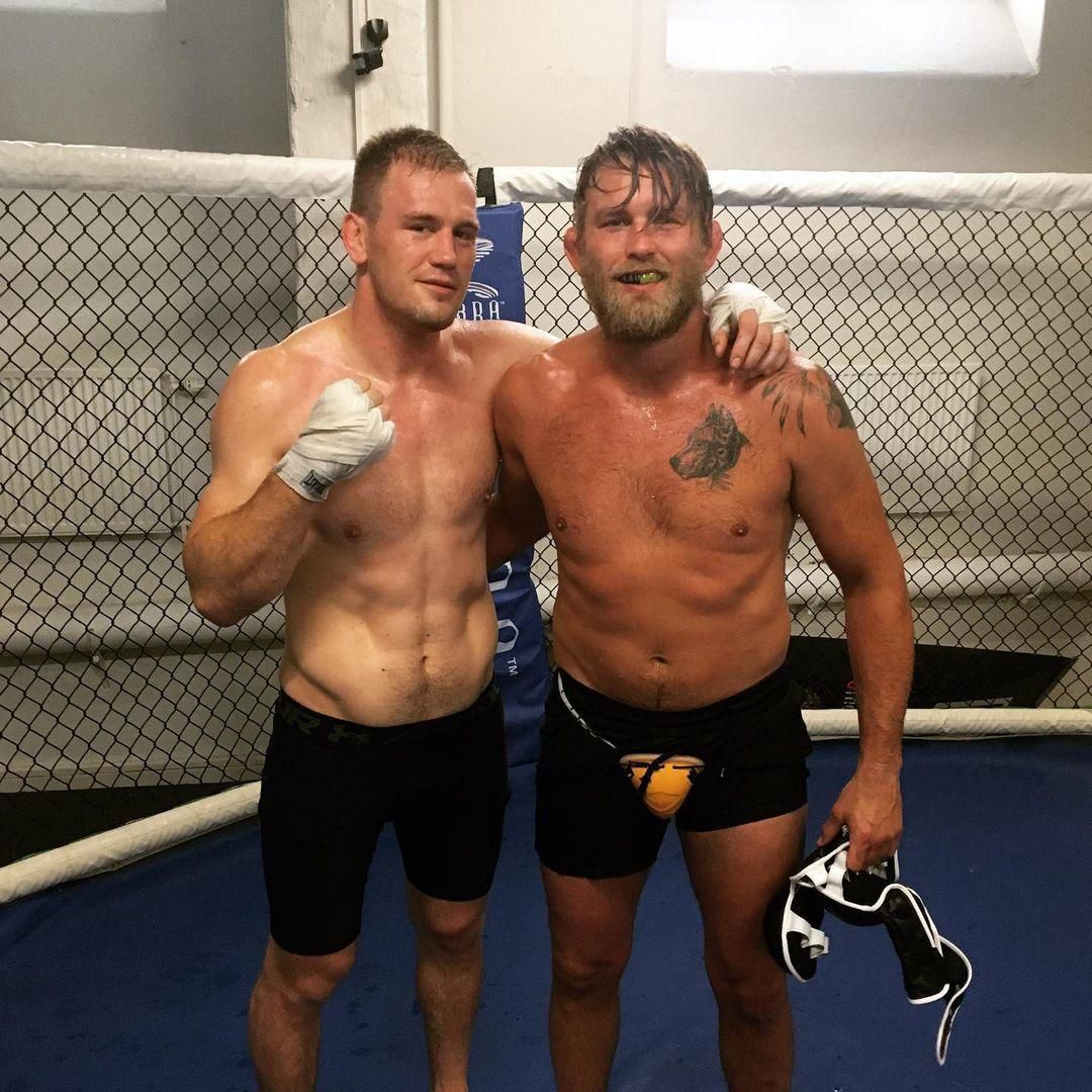 Viktor Pešta a bývalý trojnásobný titulový vyzývateľ UFC v poloťažkej váhe Alexander Gustafsson.