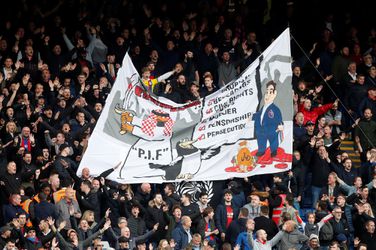 Fanúšikovia Crystal Palace „pozdravili“ Newcastle transparentom. Polícia preveruje možný rasizmus