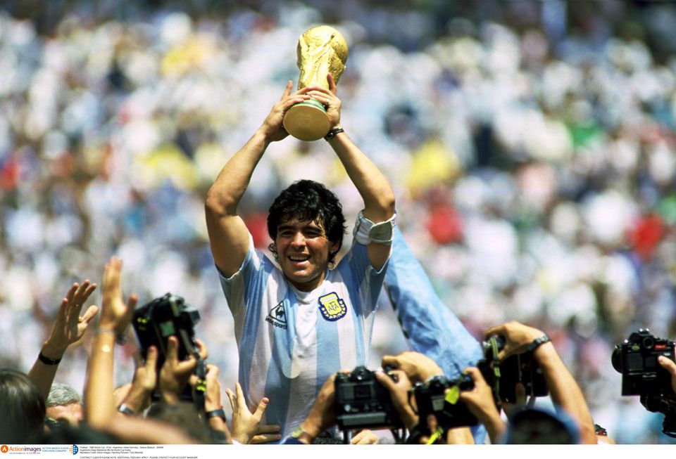 Diego Maradona oslavuje triumf na MS 1986.