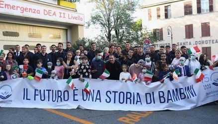 Talianski reprezentanti navštívili detskú nemocnicu, dočkali sa pekného privítania