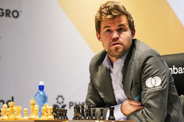 Šach-MS: Magnus Carlsen sa udržal na tróne, ktorý mu patrí nepretržite od roku 2013