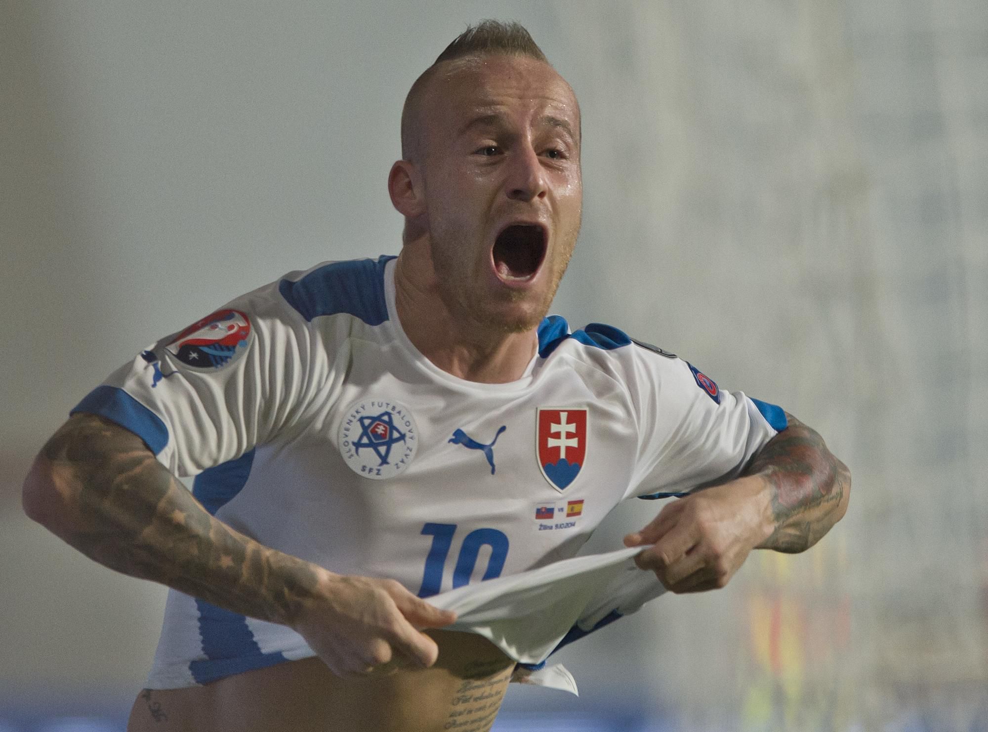 Miroslav Stoch (Slovensko) sa raduje z gólu počas futbalového kvalifikačného zápasu na EURO 2016 v C-skupine medzi Slovenskom a Španielskom