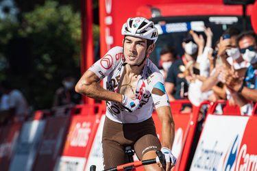 Vuelta: Champoussin uspel v záverečnom úniku, Roglič ostáva na čele