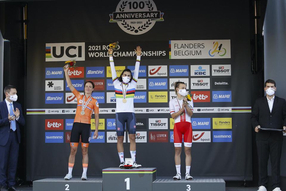 Talianska cyklistka  Elisa Balsamová triumfovala v sobotných pretekoch žien s hromadným štartom na MS v Belgicku