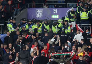 Výtržnosti vo Wembley. Maďarskí fanúšikovia sa pobili s policajtmi
