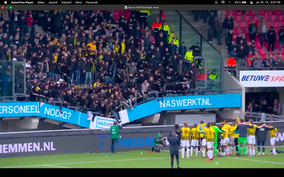 Fanúšikovia Vitesse od radosti zvalili tribúnu, našťastie sa nikomu nič nestalo