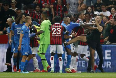 Prerušený zápas medzi Nice a Marseille sa bude opakovať. Vedenie ligy rozdalo tvrdé tresty
