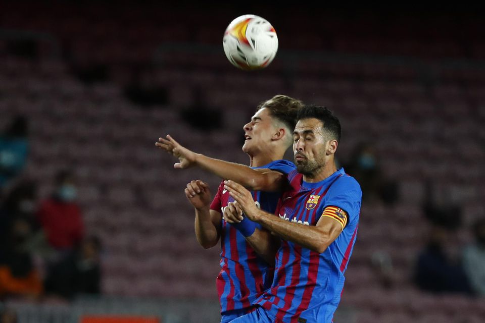 Hráči FC Barcelona počas zápasu s Granadou.
