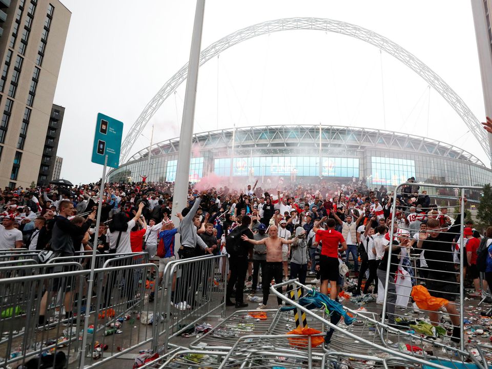 Výtržnosti anglických fanúšikov pred finále EURO 2020