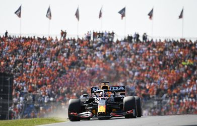 Veľká cena Holandska: Verstappen ovládol oranžové „peklo“ a dostal sa na čelo šampionátu