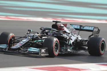 Veľká cena Abú Zabí: Lewis Hamilton vyhral tretí tréning pred Maxom Verstappenom